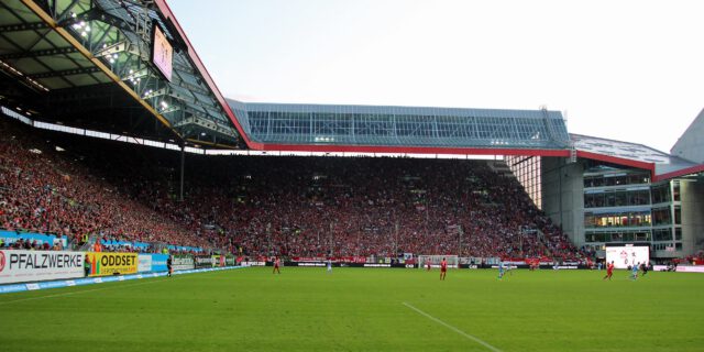 „Kunstschüsse und Ballartisten: Wie viel Kultur steckt im Fußball?“